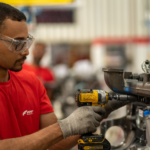 Indústria sofre com falta de qualificação em meio a emprego recorde no Brasil