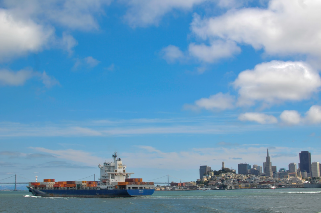 Guerra no Oriente Médio aumenta custo com transporte para mais de metade das indústrias