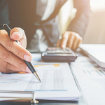 Inadimplência é sinal de alerta para dificuldades de empresas e consumidores