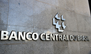 Mercado financeiro reduz previsão da inflação para 5% este ano